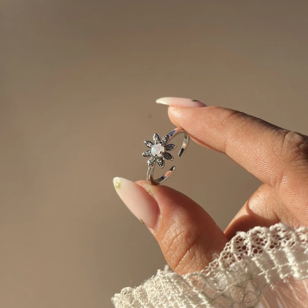 Opal Taşlı Papatya Yüzük