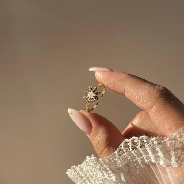 Opal Taşlı Papatya Yüzük