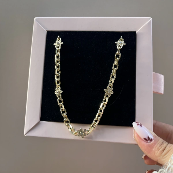 Çiçek Motifli Choker Kolye