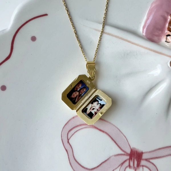 Minimal Dörtgen Fotoğraflı Kapaklı Kolye (1 cm )