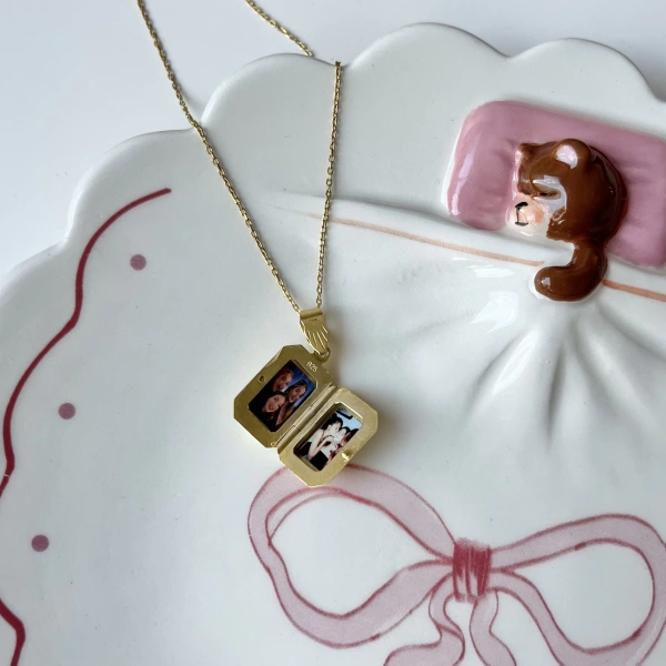 Minimal Dörtgen Fotoğraflı Kapaklı Kolye (1 cm )