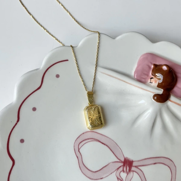 Minimal Dörtgen Fotoğraflı Kapaklı Kolye (1 cm )