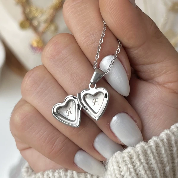 Çift Harfli Kapaklı Kolye