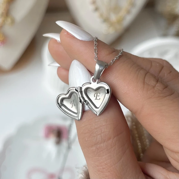 Çift Harfli Kapaklı Kolye