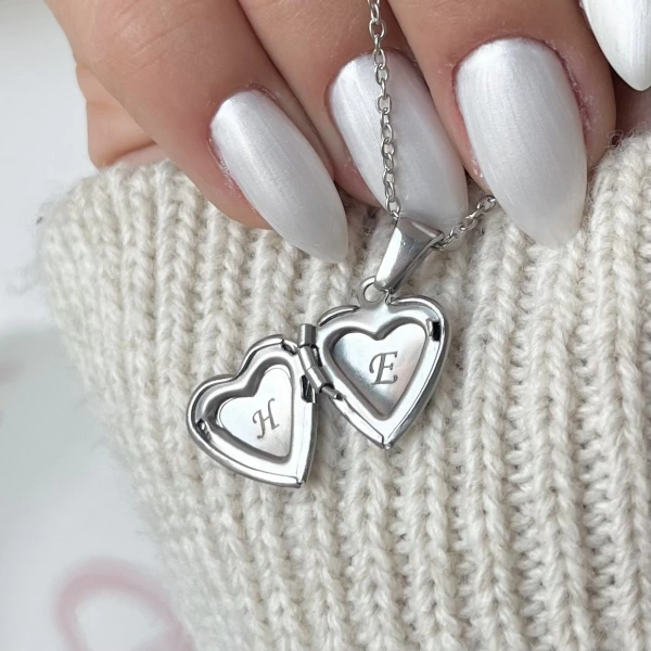 Çift Harfli Kapaklı Kolye