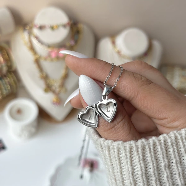 Çift Harfli Kapaklı Kolye