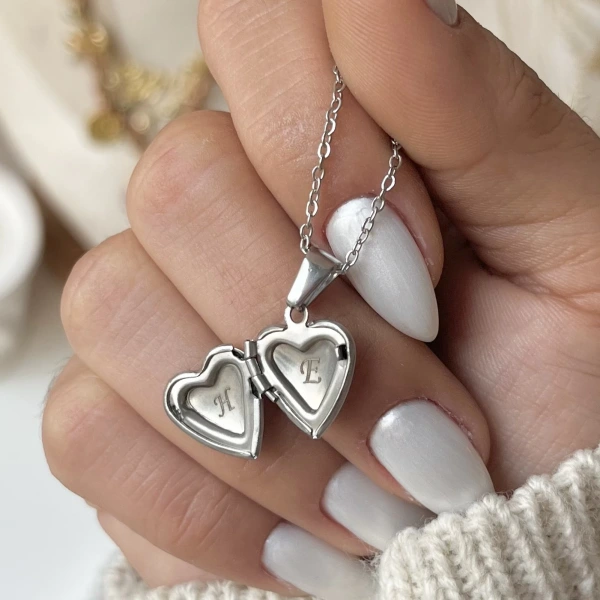 Çift Harfli Kapaklı Kolye