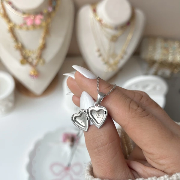 Çift Harfli Kapaklı Kolye