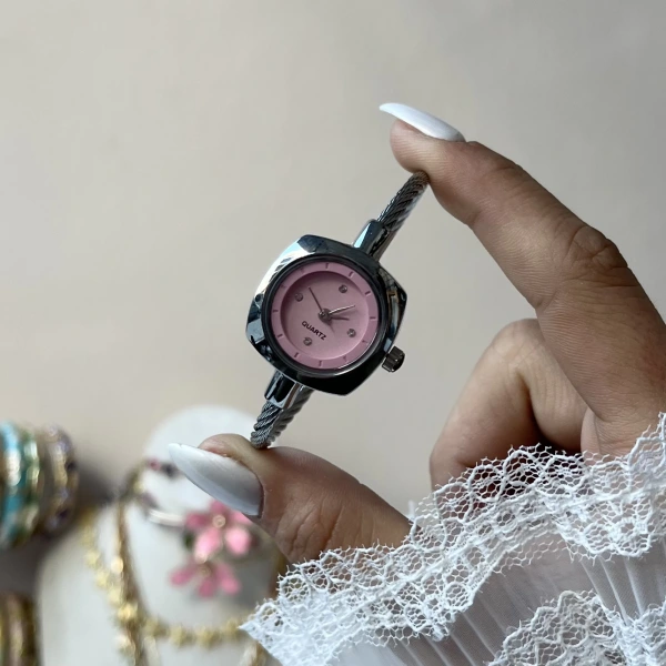 Pembe Kare Ekran Kelepçe Saat