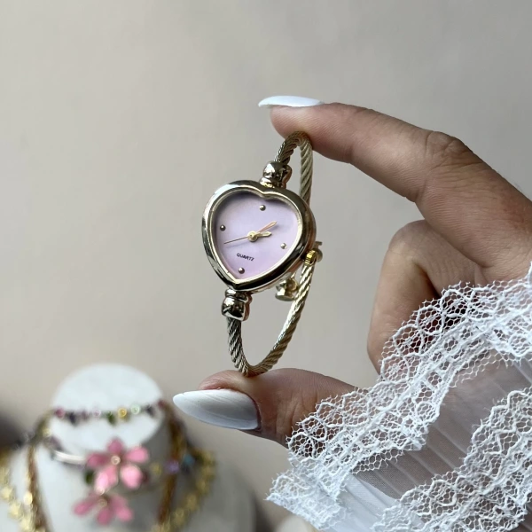 Pembe Kalp Ekran Kelepçe Saat