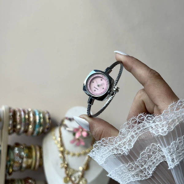 Pembe Kare Ekran Kelepçe Saat