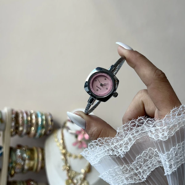 Pembe Kare Ekran Kelepçe Saat