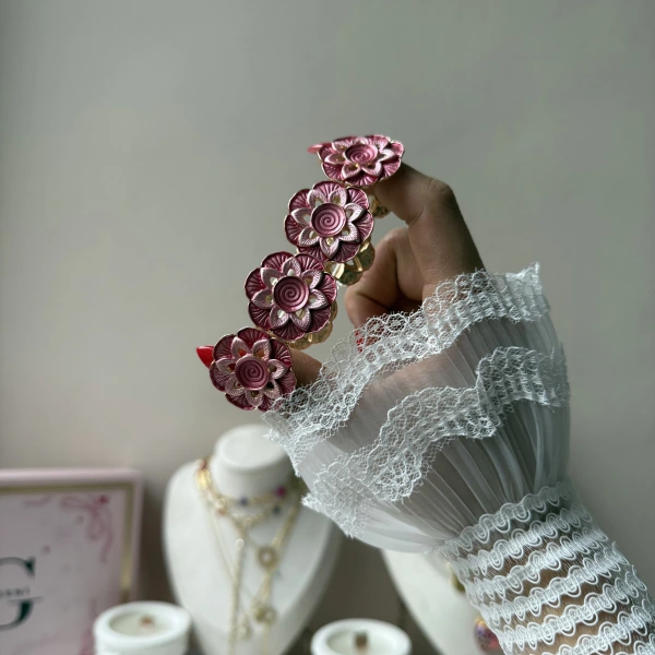 Pembe Çiçek Motifli Kelepçe Bileklik