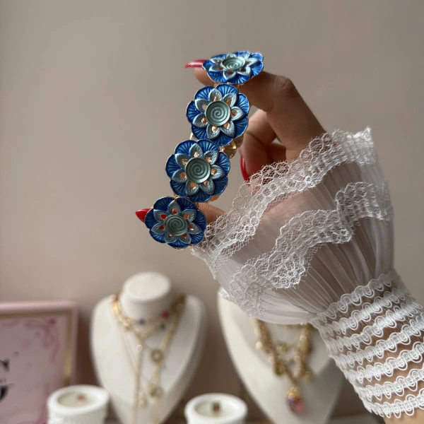 Mavi Çiçek Motifli Kelepçe Bileklik