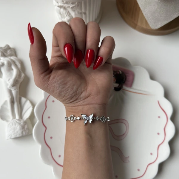 Zarif Taşlı Beyaz Kelebek Bileklik