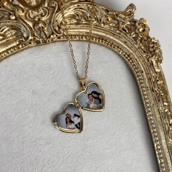 Çiçek Motifli Fotoğraflı Kolye