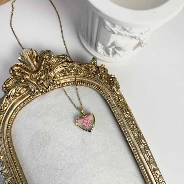 Çiçek Motifli Fotoğraflı Kolye