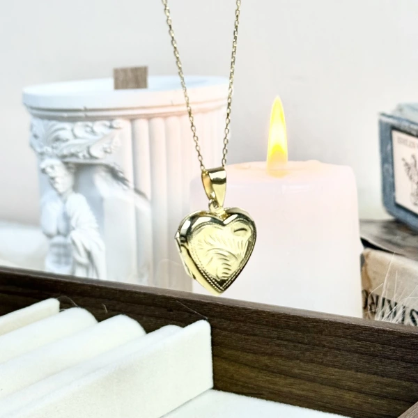 Desenli Kapaklı Fotoğraflı Kalp Kolye