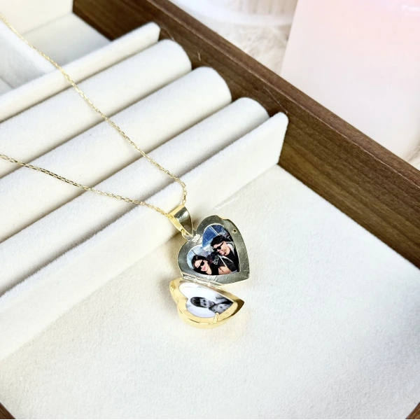 Desenli Kapaklı Fotoğraflı Kalp Kolye