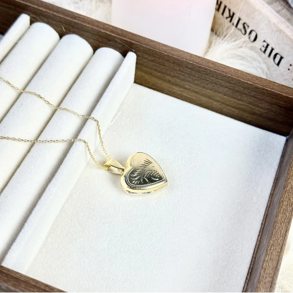 Desenli Kapaklı Fotoğraflı Kalp Kolye