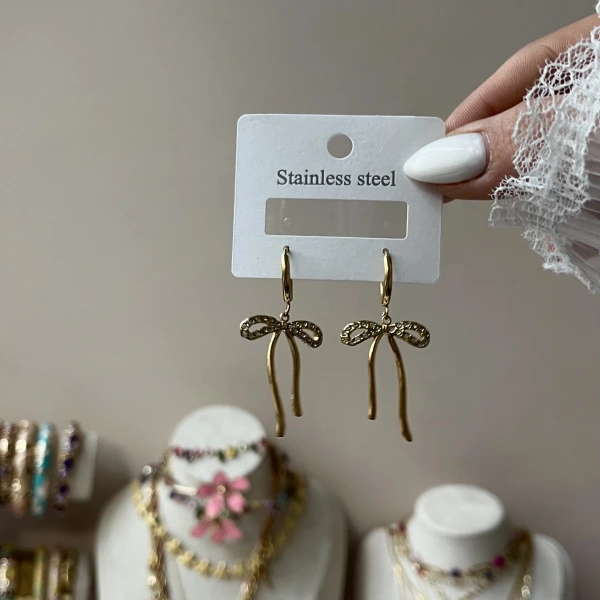 Taşlı Kurdele Küpe