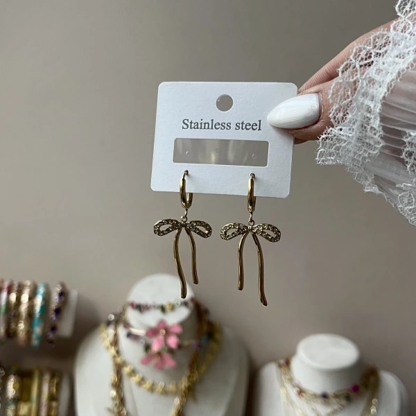 Taşlı Kurdele Küpe