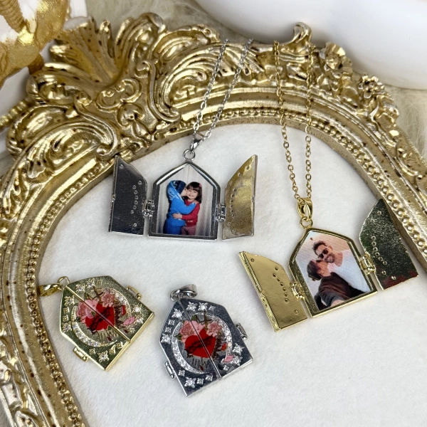 Desenli Pencere Fotoğraflı Kolye