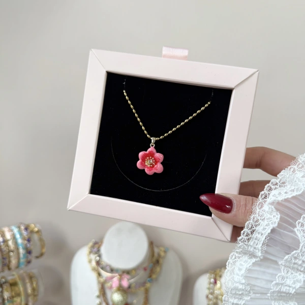 Pembe Mine Çiçek Kolye