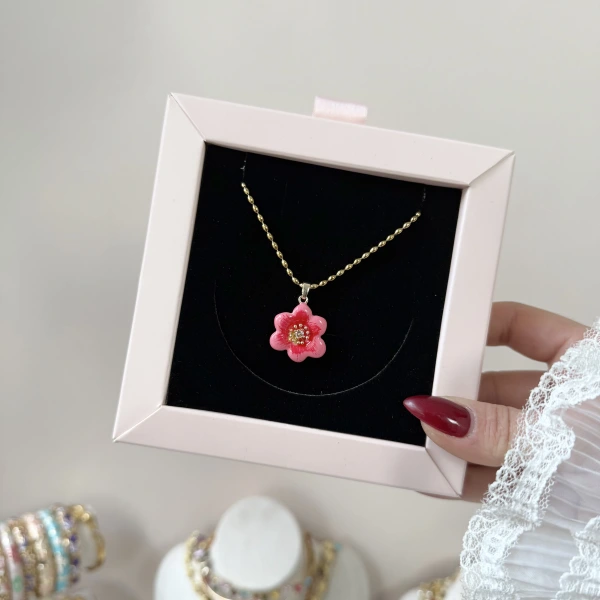 Pembe Mine Çiçek Kolye
