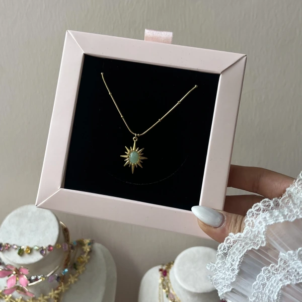 Sunlit Emerald Kolye