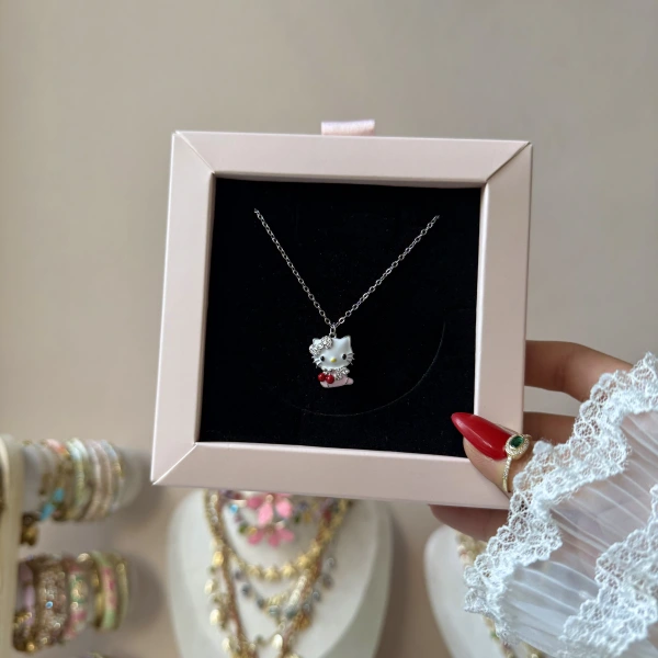 Sweet Hello Kitty Kolye