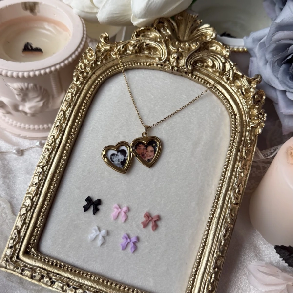 Fiyonk Charmlı Fotoğraflı Kolye