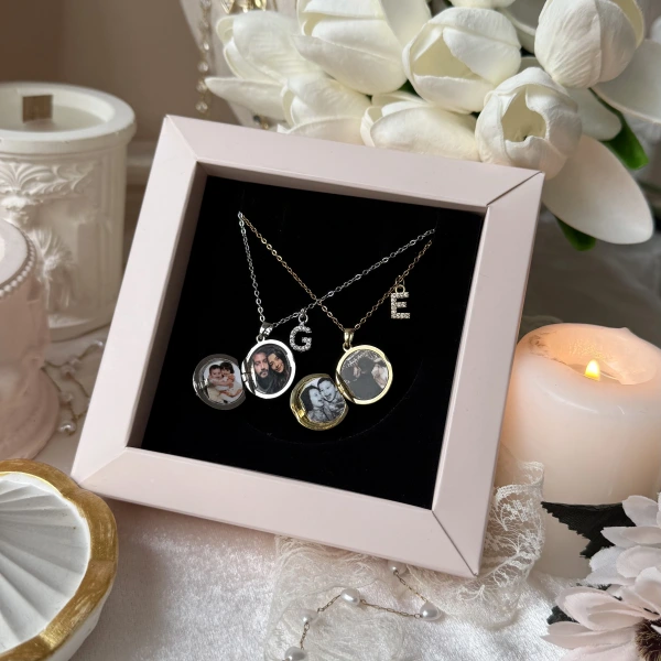 Harfli Dünya Desenli Fotoğraflı Kolye