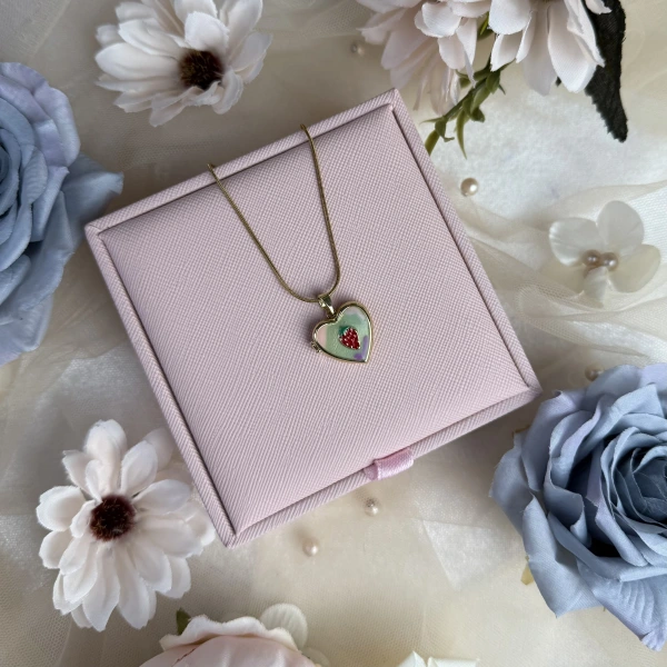 Çilek Desenli Fotoğraflı Kolye