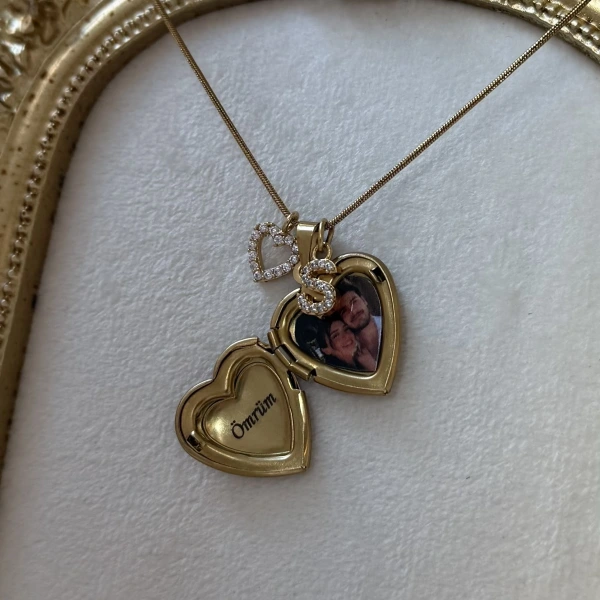 Yazılı ve Harf Charmlı Fotoğraflı Kolye ( 1.5 cm )