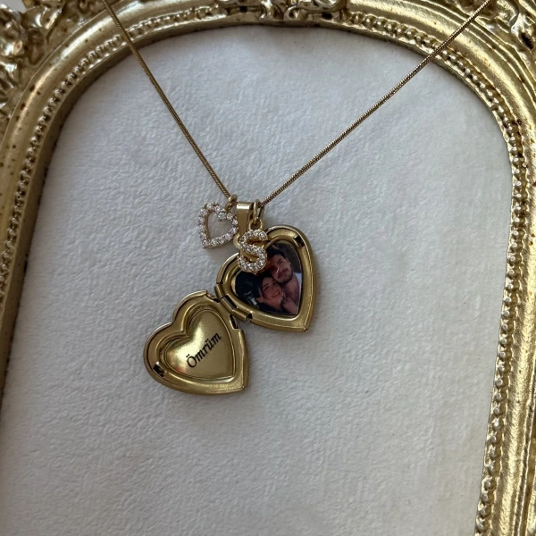 Yazılı ve Harf Charmlı Fotoğraflı Kolye ( 1.5 cm )