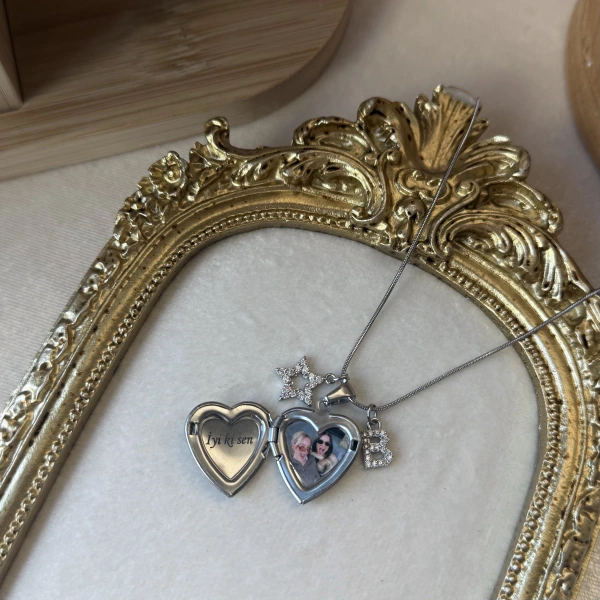 Yazılı ve Harf Charmlı Fotoğraflı Kolye ( 1.5 cm )