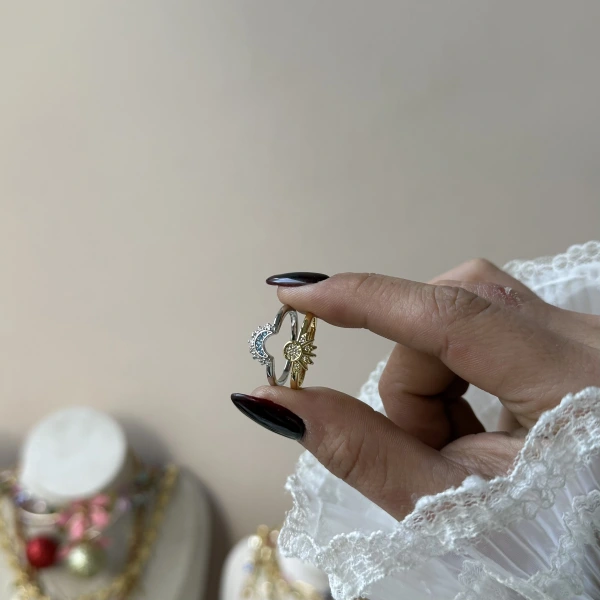 Işıltılı Arkadaşlık Yüzüğü