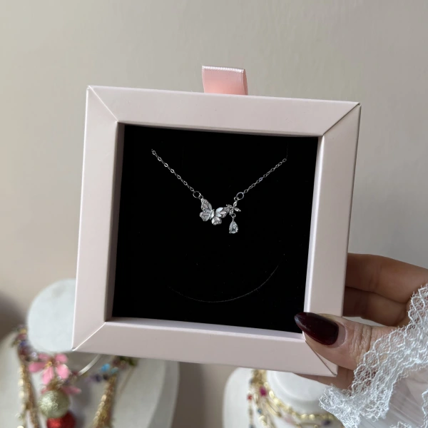 Taşlı Minimal Kelebek Kolye