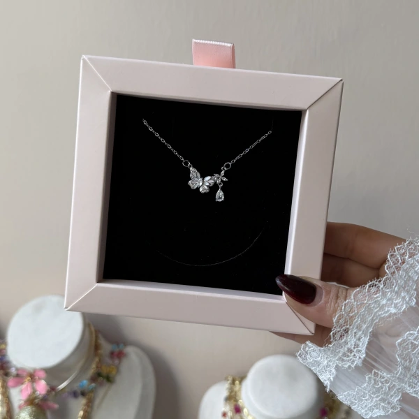 Taşlı Minimal Kelebek Kolye