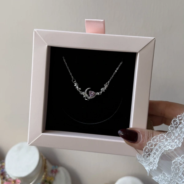 Lunar Heart Vine Kolye