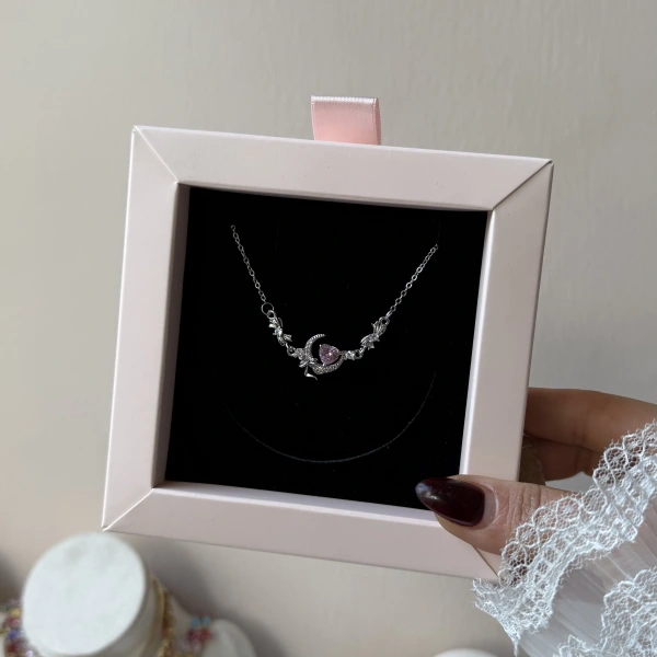 Lunar Heart Vine Kolye