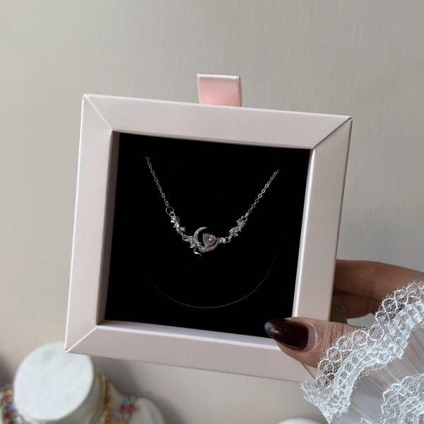 Lunar Heart Vine Kolye