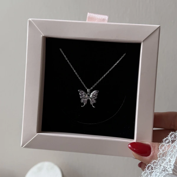 Toz Pembe Taşlı Kelebek Kolye