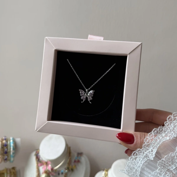 Toz Pembe Taşlı Kelebek Kolye