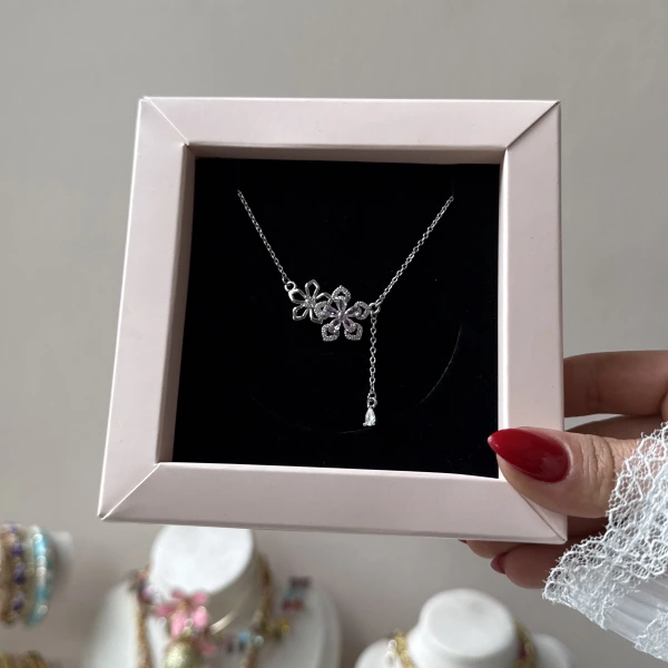 Toz Pembe Taşlı Çiçek Kolye