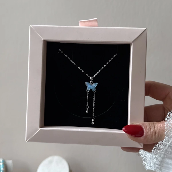 Taşlı Mavi Kelebek Kolye