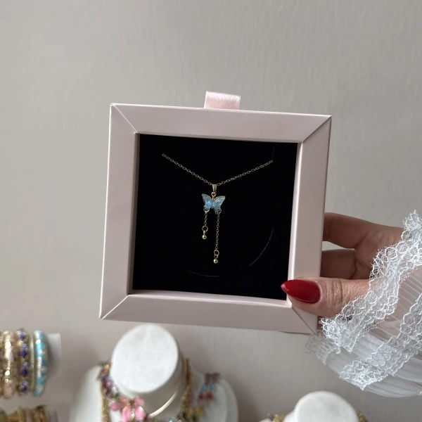 Taşlı Mavi Kelebek Kolye