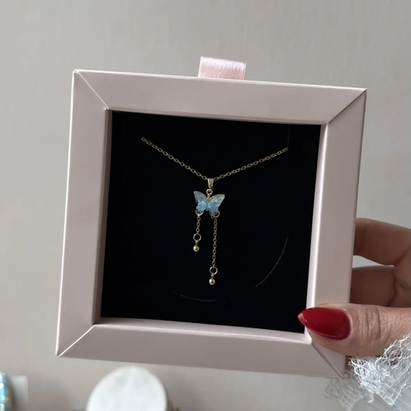 Taşlı Mavi Kelebek Kolye