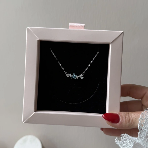 Mavi Taşlı Kelebek Kolye